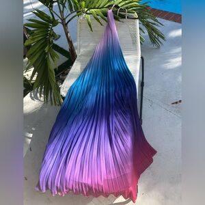 L ’artiste by Amy flowy pleated maxi halter dress